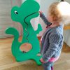 zielona drewaniana skarbonka dinozaur