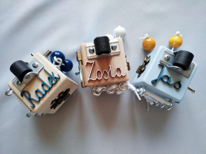 kostka manipulacyjna kostka sensoryczna dla dzieci z imieniem