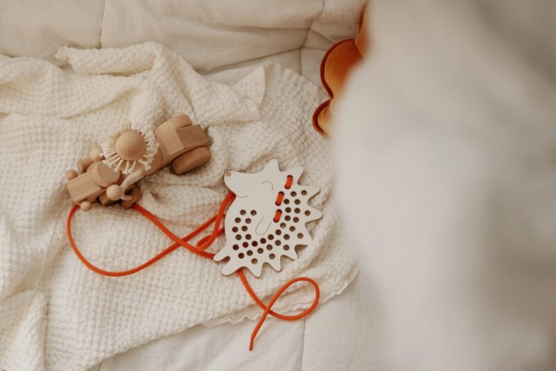 drewniana nawlekanka przeplotka przeplatanka milin jeż