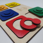 drewniana układanka lewopółkulowa sorter kolorów