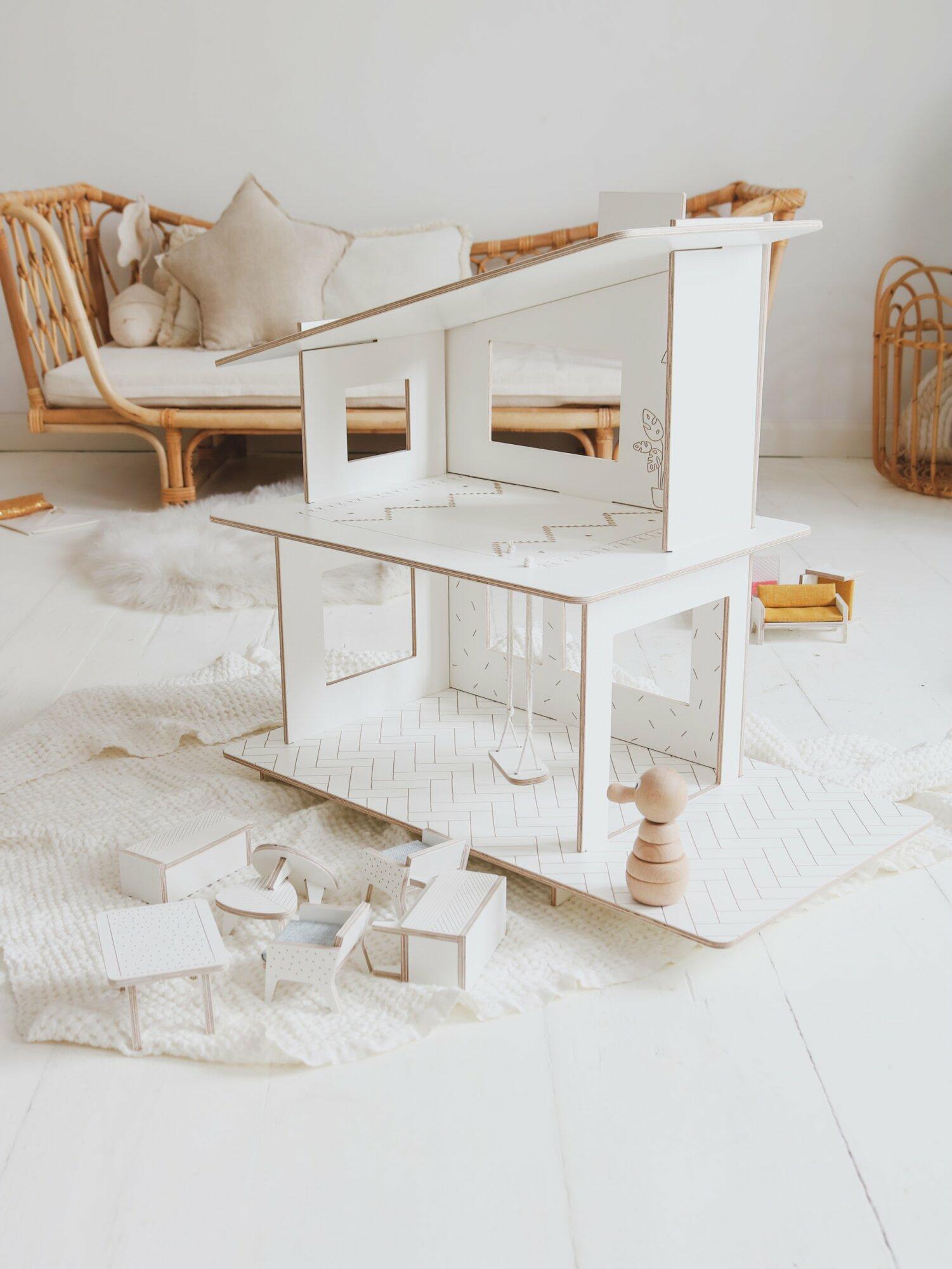 Drewniany domek dla lalek handmade