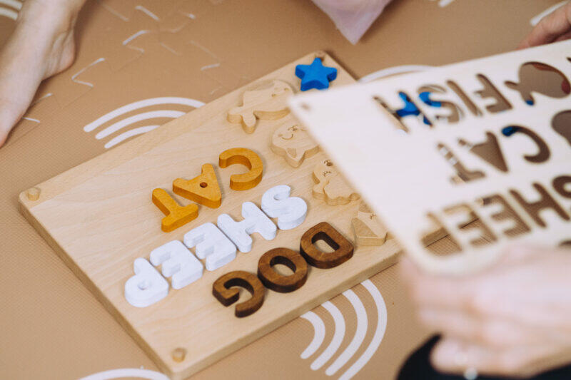 warstwowa językowa układanka dla dzieci Julu